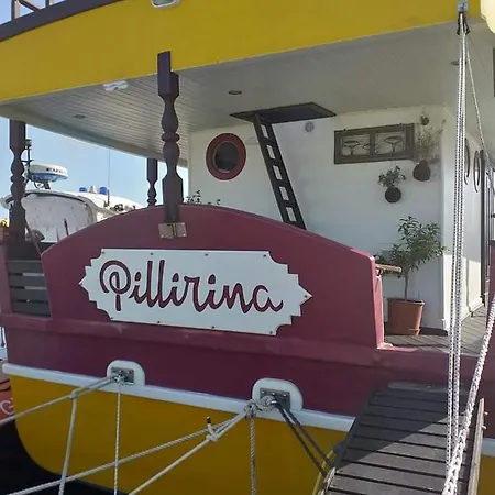 船上ホテル Pillirina House-boat マルツァメミ