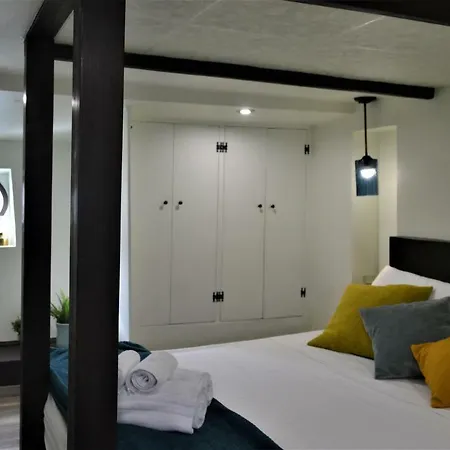 Botel Pillirina House-boat *