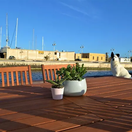 Pillirina House-boat *
