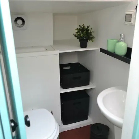 船上ホテル Pillirina House-boat *