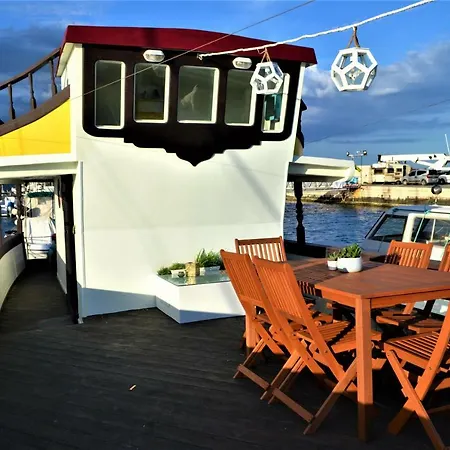 Pillirina House-boat Botel Marzamemi